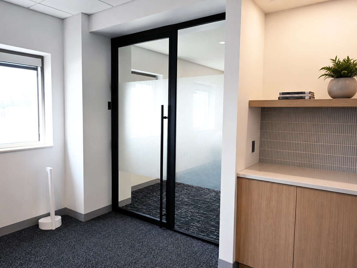 Entrance-to-conference-Room_rfw